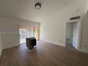 15600 SW 80th St in Miami, FL - Building Photo - Building Photo