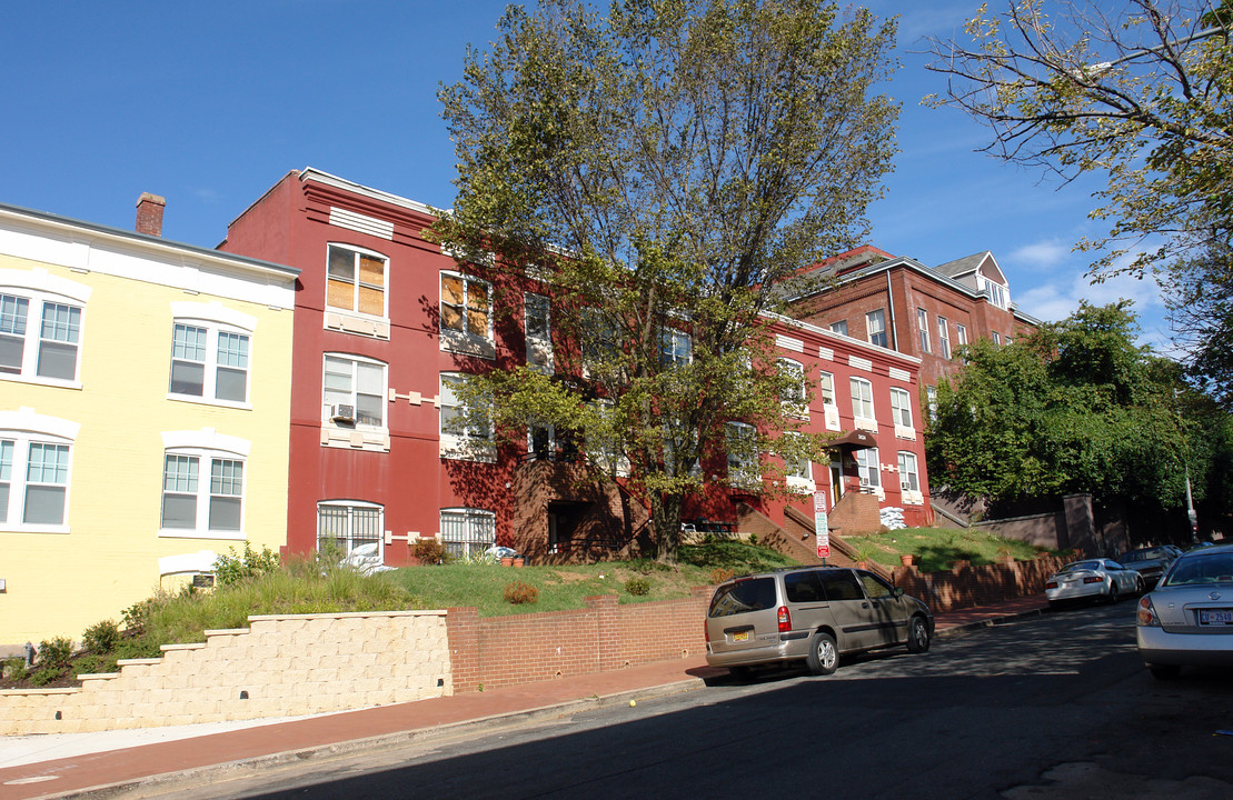 Glenn Arms Apartments in Washington, DC - Building Photo