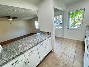 145 East 18th in Costa Mesa, CA - Foto de edificio - Building Photo