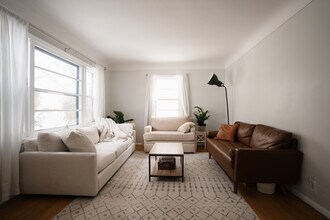 2122 Highland Pl in Minneapolis, MN - Building Photo - Building Photo