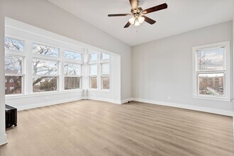 7600 N Sheridan Rd in Chicago, IL - Foto de edificio - Building Photo