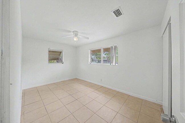 301 SE 21st Ave in Boynton Beach, FL - Building Photo - Building Photo