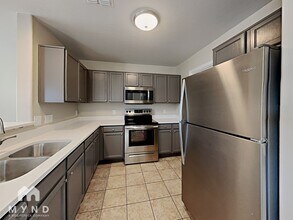 12105 W Flores Dr in El Mirage, AZ - Foto de edificio - Building Photo