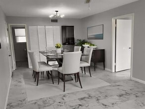 317 Lake Evelyn Dr in West Palm Beach, FL - Building Photo - Building Photo