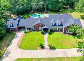 11492 Majestic Dr in Montgomery, TX - Building Photo