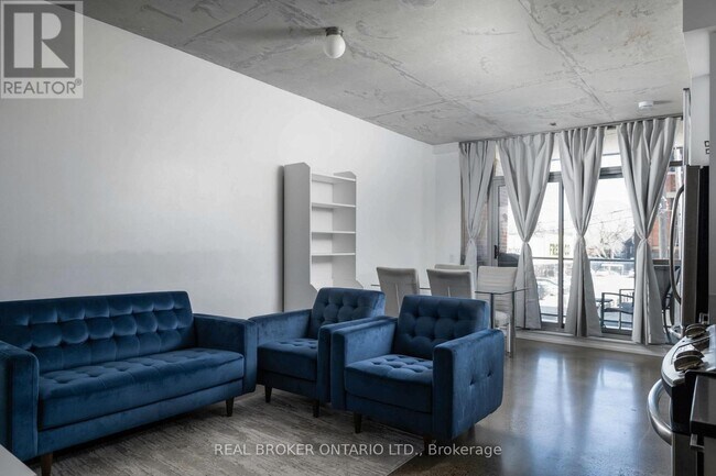 2 Gladstone Ave in Toronto, ON - Building Photo - Building Photo