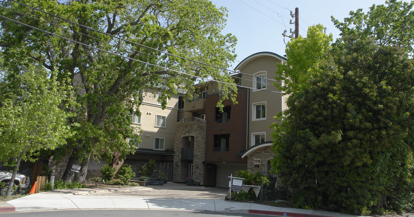 Iron Horse Place in Walnut Creek, CA - Building Photo