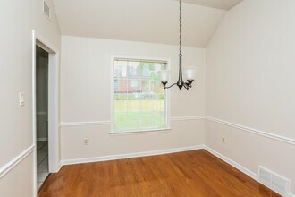 4111 Meadow Ct Dr in Bartlett, TN - Foto de edificio - Building Photo