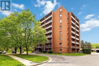 1560 Adelaide St in London, ON - Building Photo - Building Photo