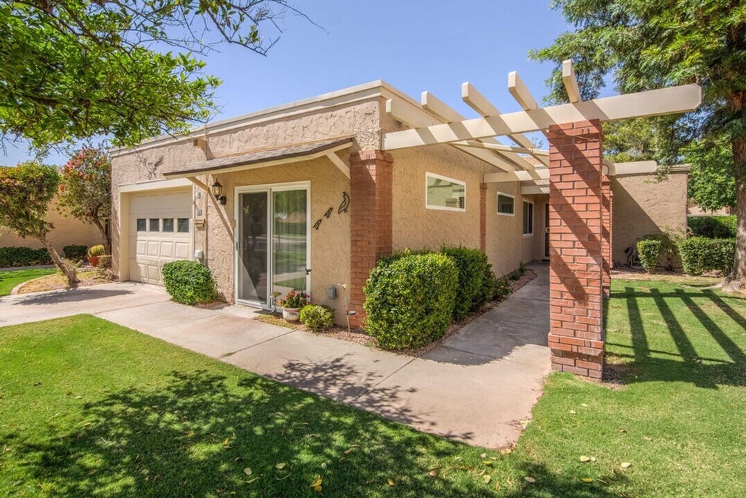 273 Leisure World in Mesa, AZ - Building Photo