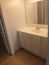 601 SW 141st Ave in Pembroke Pines, FL - Foto de edificio - Building Photo