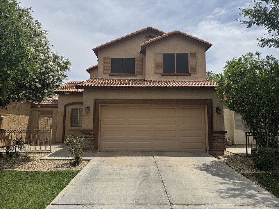 931 S Racine Ln in Gilbert, AZ - Building Photo