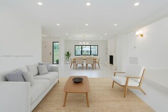 7761 SW 169th St in Palmetto Bay, FL - Building Photo - Building Photo