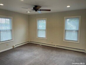 9 N Maryland Ave in Port Washington, NY - Building Photo - Building Photo