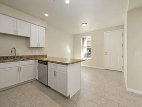 950 Campoy St, Unit Unit 103 in Santa Rosa, CA - Building Photo - Building Photo