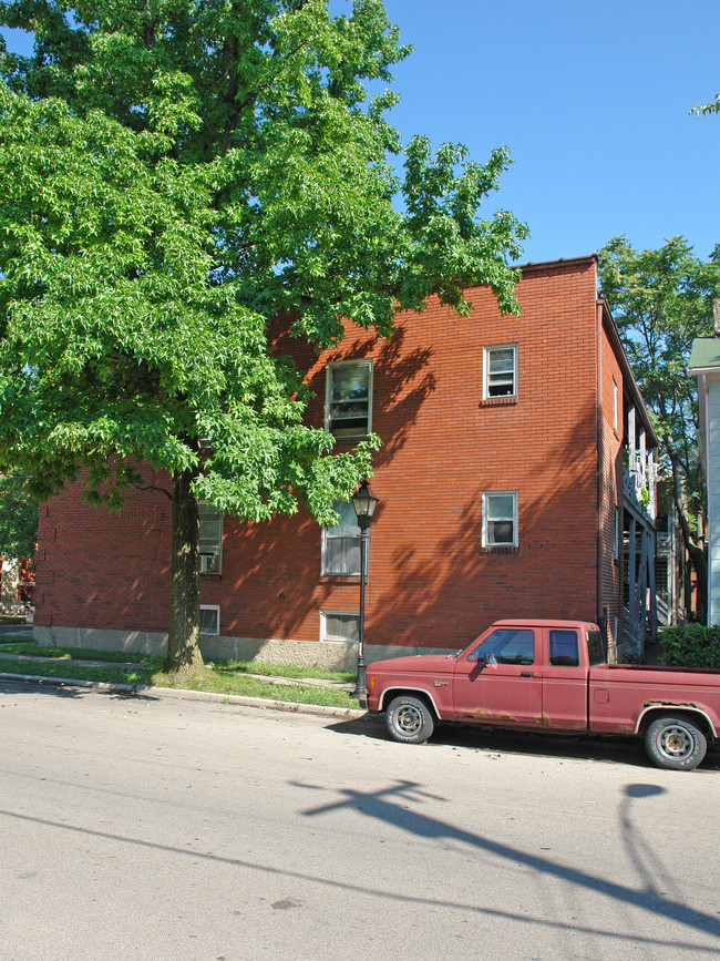 114-118 Clay St in Dayton, OH - Foto de edificio - Building Photo