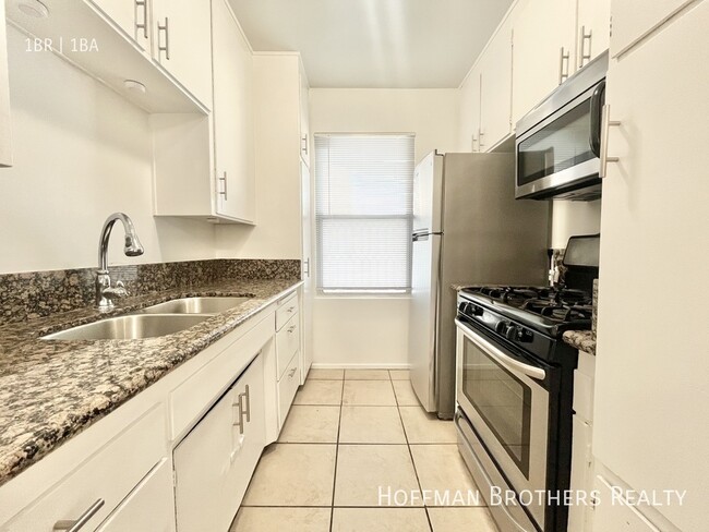 5226 Lexington Ave, Unit 15