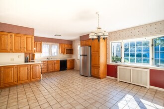 501 Lambert Rd in Orange, CT - Building Photo - Building Photo