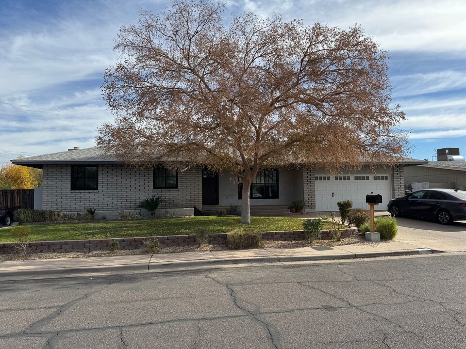 655 N Gentry Cir in Mesa, AZ - Building Photo