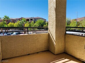 7127 S Durango Dr in Las Vegas, NV - Building Photo - Building Photo