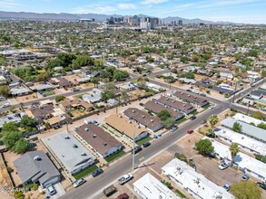 1505 E Oak St in Phoenix, AZ - Foto de edificio - Building Photo