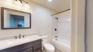 915 Lakeside Dr in Red Bluff, CA - Building Photo - Building Photo