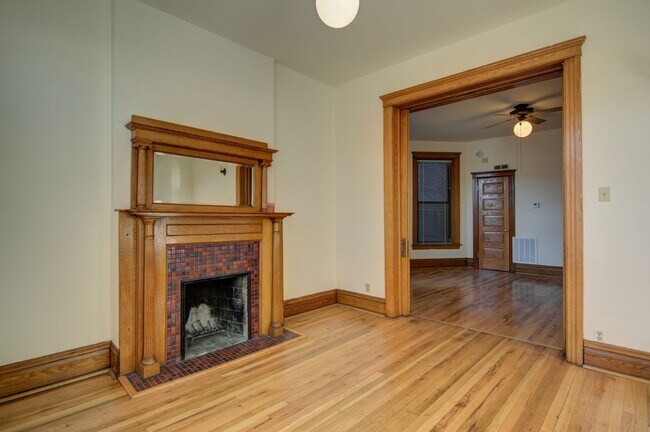 638 W Drummond Pl, Unit 1F in Chicago, IL - Building Photo - Building Photo