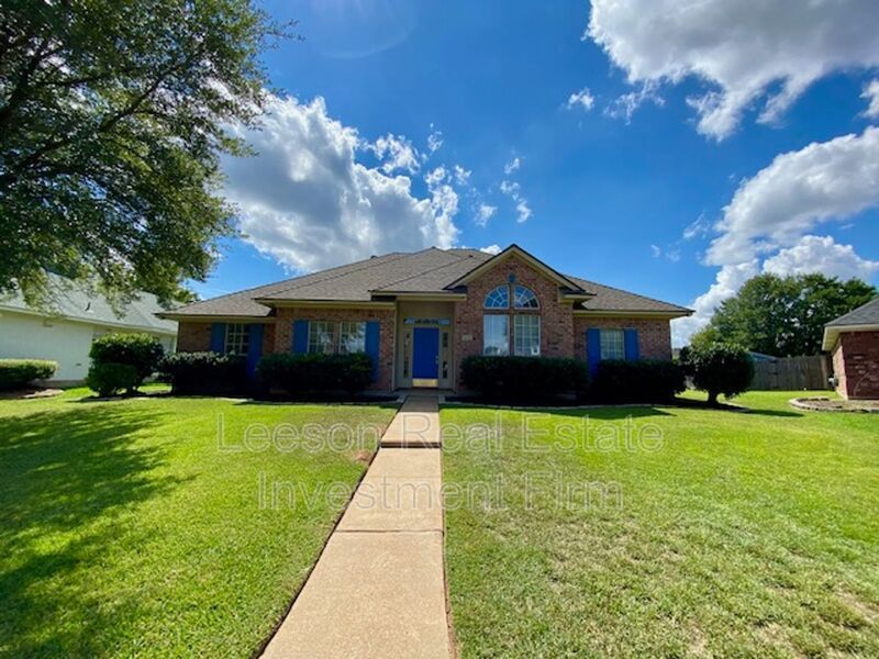 2015 Regent Cir in Bossier City, LA - Building Photo