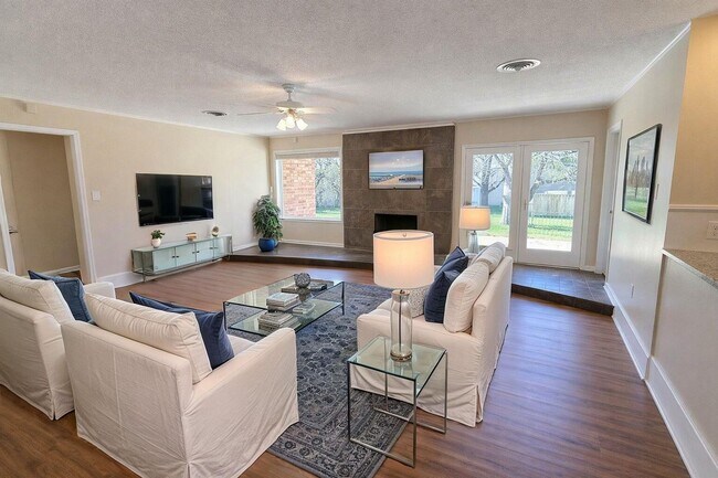 5454 Woodway Dr in Fort Worth, TX - Building Photo - Building Photo