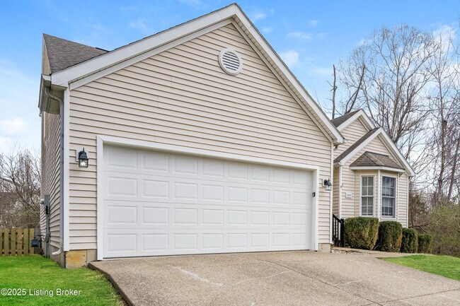 9805 River Trail Dr in Louisville, KY - Building Photo - Building Photo