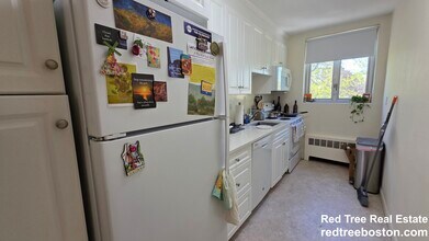 25 Vernon St, Unit 409 in Brookline, MA - Building Photo - Building Photo