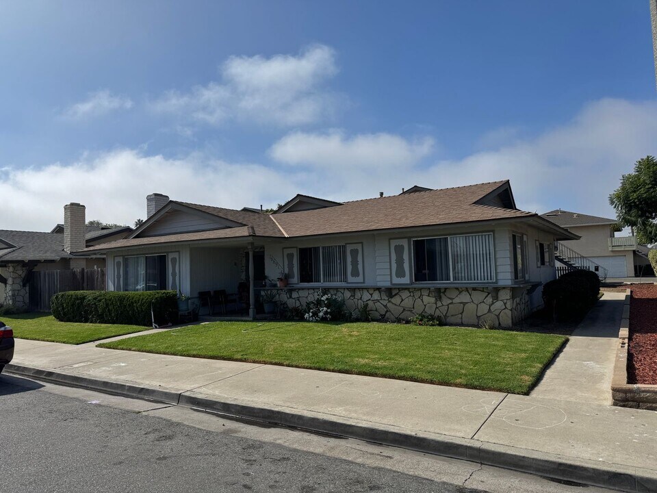 16691 Tunstall Ln in Huntington Beach, CA - Building Photo