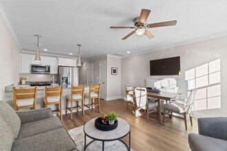 1006 10th St NE in Hickory, NC - Building Photo - Building Photo