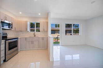 1070 NE 80th St in Miami, FL - Building Photo - Building Photo