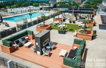 215 N Pine St in Charlotte, NC - Building Photo - Building Photo