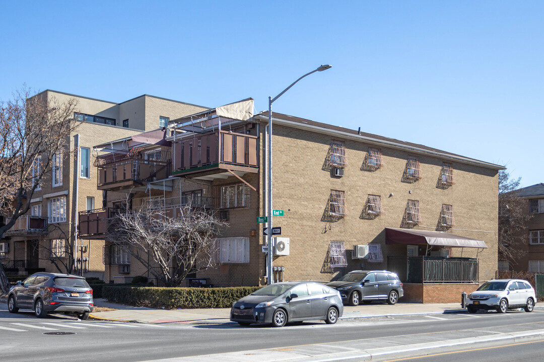 614 Kent Ave in Brooklyn, NY - Foto de edificio