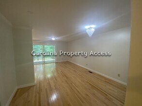 436 Fairoaks Cir in Chapel Hill, NC - Building Photo - Building Photo