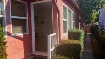 2020 Ocean Park Blvd in Santa Monica, CA - Building Photo