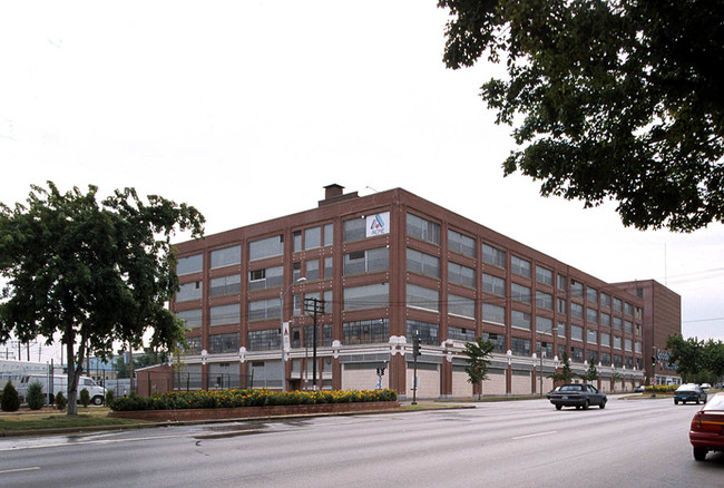 West End Lofts in St. Louis, MO - Foto de edificio - Building Photo