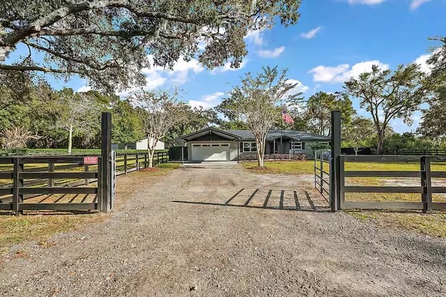 33736 E Lake Joanna Dr in Eustis, FL - Building Photo - Building Photo
