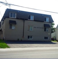 335 Division St in Kingston, ON - Building Photo