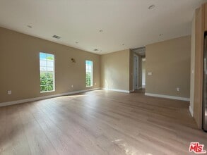 20748 Stagg St in Los Angeles, CA - Building Photo - Building Photo