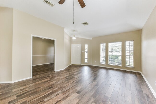 9127 Willow Crossing Dr