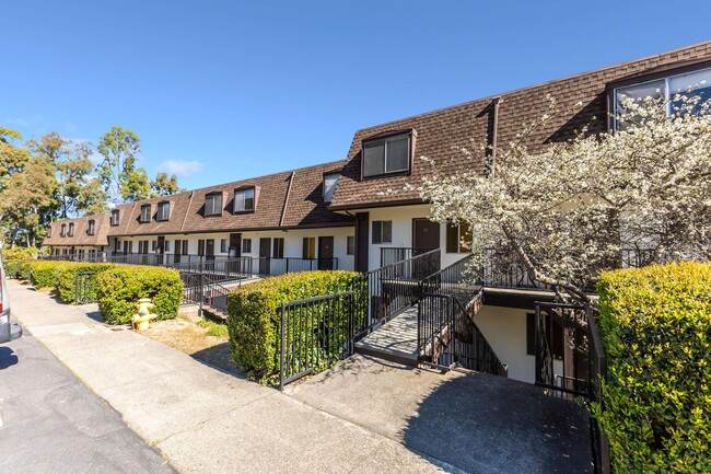 Posada East in Novato, CA - Building Photo - Building Photo