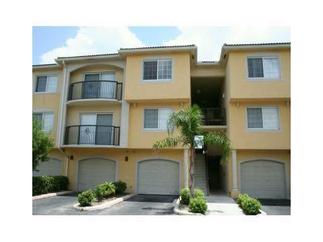 1700 Crestwood Ct S in Royal Palm Beach, FL - Building Photo - Building Photo