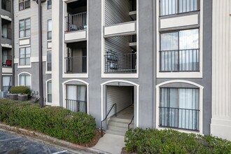 Lenox Green in Atlanta, GA - Foto de edificio - Building Photo