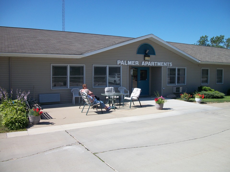 711 W Jefferson St, Unit 1 in West Union, IA - Building Photo