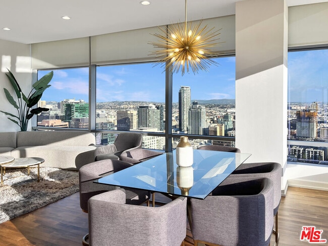900 W Olympic Blvd in Los Angeles, CA - Building Photo - Building Photo