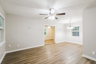2468 Quail Ave in Jacksonville, FL - Foto de edificio - Building Photo