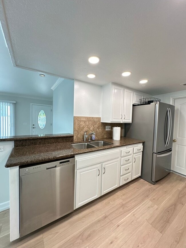 16901 Donwest in Tustin, CA - Building Photo - Building Photo